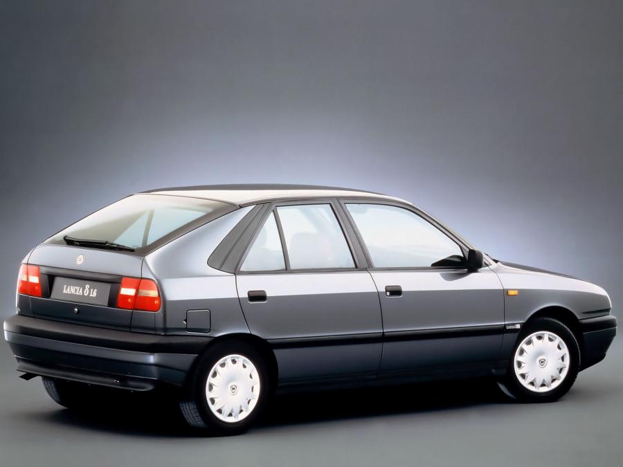  Lancia Delta 1993 года  (фото 3 из 11)